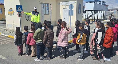 Kars'ta öğrencilere trafik eğitimi