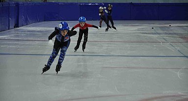 Kars'ta Short Track Türkiye birinciliği yarışları başladı