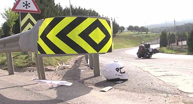 Kartal'da emniyet şeridine yanaşan otomobil ile motosiklet çarpıştı:1 ağır yaralı