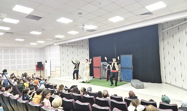 Kartepe'de çocuklar "Bir Buğday Müzikali" ile eğlendi