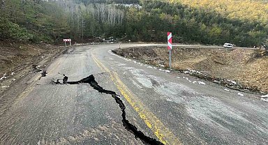 Kastamonu'da heyelan sebebiyle yol çöktü