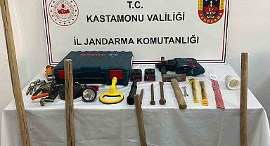 Kastamonu'da izinsiz kazı yapan şahıslara jandarmadan suçüstü