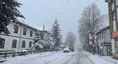 Kastamonu'da kar yağışı sürüyor: 181 köy yolu ulaşıma kapandı
