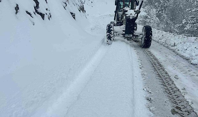 Kastamonu'da nisan ayında yağan kardan 181 köy yolu ulaşıma kapandı