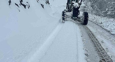 Kastamonu'da nisan ayında yağan kardan 181 köy yolu ulaşıma kapandı