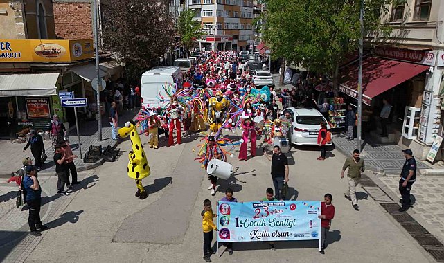 Kastamonu'da "Uluslararası Çocuk Şenliği" renkli görüntülere sahne oldu