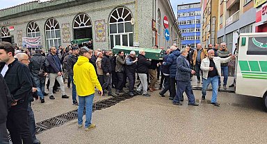 Kastamonu'daki kazada ölen baba, oğul ve hala Karabük'te toprağa verildi