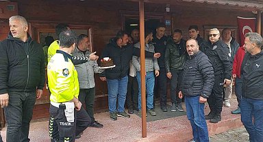 Kavga ihbarına giden polise pasta sürprizi