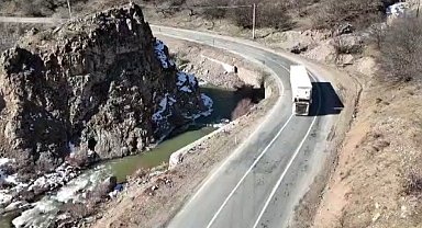 Kaya düşmeleri yaşanan ve tehlikeli virajları olan yolda çalışma talebi