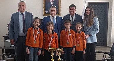 Kaymakam Memiş, tenis şampiyonlarını ödüllendirdi