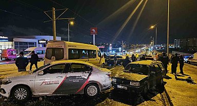 Kayseri'de 11 araçlı zincirleme kaza: 2 yaralı