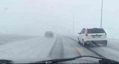 Kayseri'de ulaşıma kar engeli
