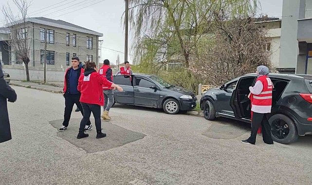 Kaza ihbarına giden polislere pasta sürprizi
