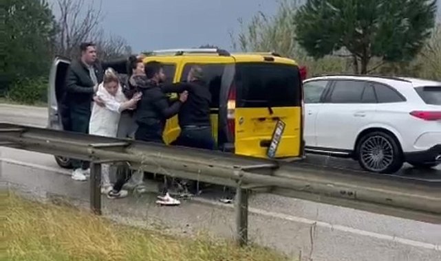 Kaza sonrası sürücülerin tekme tokat kavgası kamerada