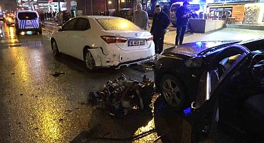 Kazada güvenlik önlemi alan polise kamyonet çarptı