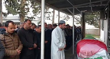 Kazada ölen Hatice'ye tabutunun üzerine konulan gelinlikle veda