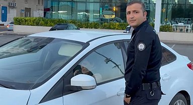 Kazaya karışan sürücü panik yaşadı, arabadan inmek istemedi