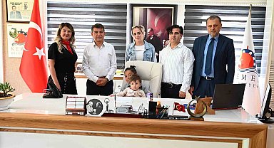 Kemer'de belediye başkan koltuğu 1 günlüğüne minik Ege'nin oldu