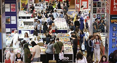 Kepez Kitap Fuarı'nın ikinci gününde yazarlar okurlarıyla buluştu