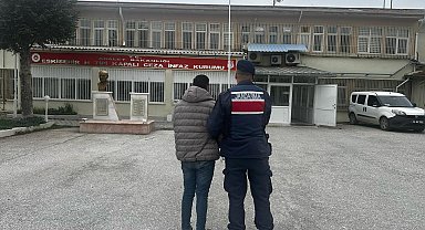 Kesinleşmiş 20 yıl hapis cezası bulunan şahıs hırsızlık yaparken suçüstü yakalandı