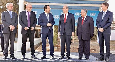 Kıbrıslı liderlerin ara bölgedeki görüşmesi başladı