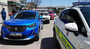 Kırıkkale'de zincirleme kazada anne ve 3 çocuğu yaralandı