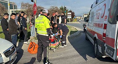 Kırmızı ışıkta geçen cip motosiklete çarptı: 1 yaralı