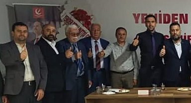 Kırşehir Yeniden Refah Partisi'nde 3 ilçe başkanı ile yöneticiler istifa etti
