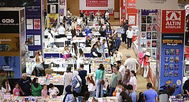 Kitap tutkunları Kepez Kitap Fuarı'na akın etti