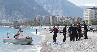 Kıyafetleriyle denize giren şahıs hayatını kaybetti