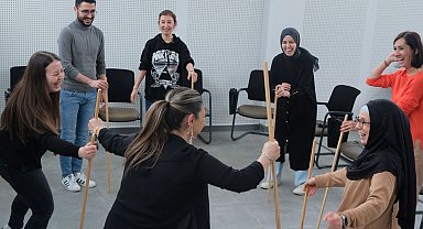 Kocaeli Büyükşehir'den sanat ve hayatı buluşturan atölye