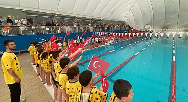Kocaeli İzmit'te 23 Nisan'a özel yüzme yarışı