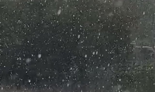 Kocaeli'de aniden bastıran dolu sürücülere zor anlar yaşattı