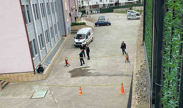 Kocaeli'de okulun 4'üncü katından düşen liseli ağır yaralandı