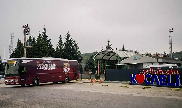 Kocaeli'de otobüs ve tramvaylar 23 Nisan'a özel giydirildi