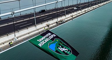 Kocaelispor bayrağı, Osmangazi Köprüsü'ne asıldı!