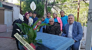 Köklerden geleceği projesinde emekli öğretmenlerle buluştular