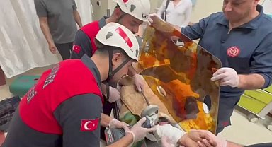 Koluna saplanan demir şişle ameliyata alındı