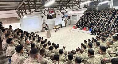 Komandolara yangınla mücadele eğitimi verildi