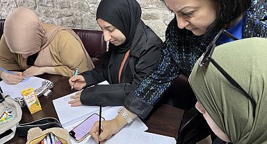 Konya Karatay'da yabancı öğrenciler geleneksel sanatları tanıyor