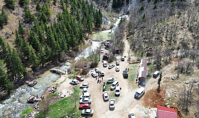 Konya'da Aygırdibi Şelalesi bayramda piknikçilerin akınına uğradı