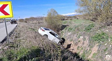 Konya'da otomobil dere yatağına uçtu: 2 yaralı