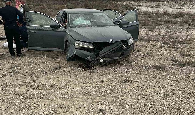 Konya'da yoldan çıkan otomobil boş araziye inerek durabildi: 3'ü çocuk 5 yaralı