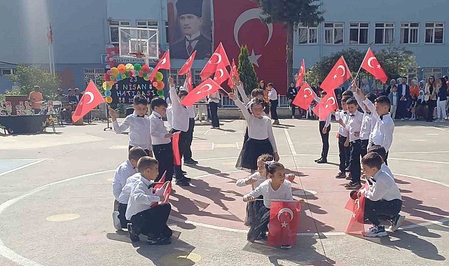 Köşklü öğrencilerin gösterileri ayakta alkışlandı