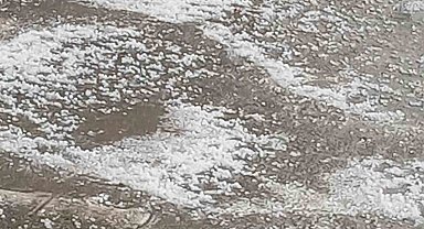 Kovancılar'da dolu etkili oldu