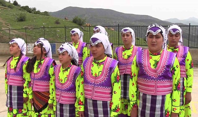 Köy okulunda 23 Nisan coşkuyla kutlandı