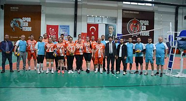 Köyceğiz'de maarifin yöneticileri voleybol sporunda buluştu