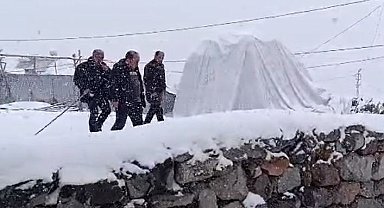 Köylüler güne kar yağışıyla uyandı