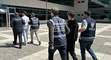 Kuaförün balkonundan girerek kasadan para çalan 2 şüpheli adliyede