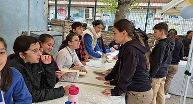 Küçük yazarların imza günü heyecanı